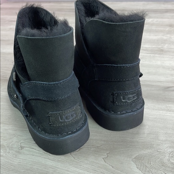 🍁UGG🍁 BLACK AUBRIELLE BOOTS - Picture 9 of 14